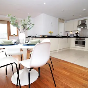 No 1 Under The Clock By Ssw - 1br, Right In The Centre, Sleeps 4 , Cardiff United Kingdom